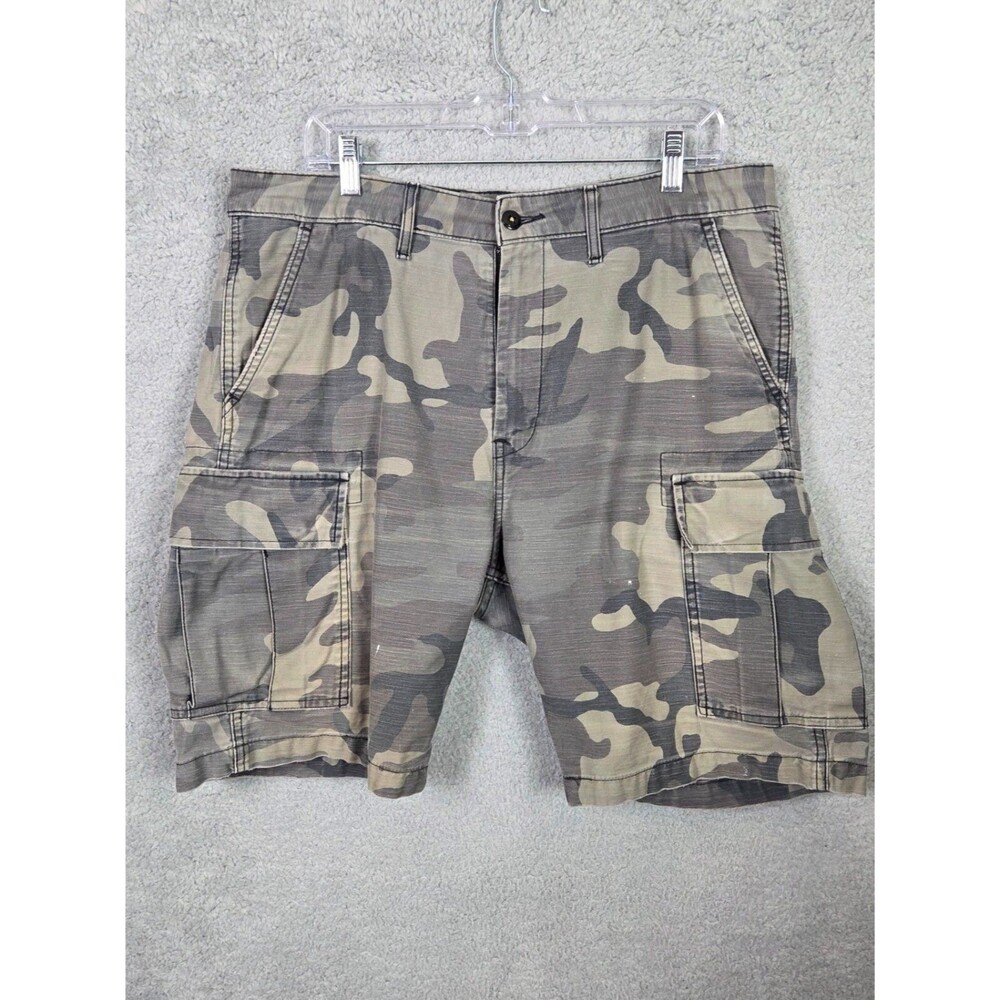 LEVI'S 6 POCKET‎ CARRIER CARGO SHORTS 34 (36x9)  WOODLAND CAMO PATTERN